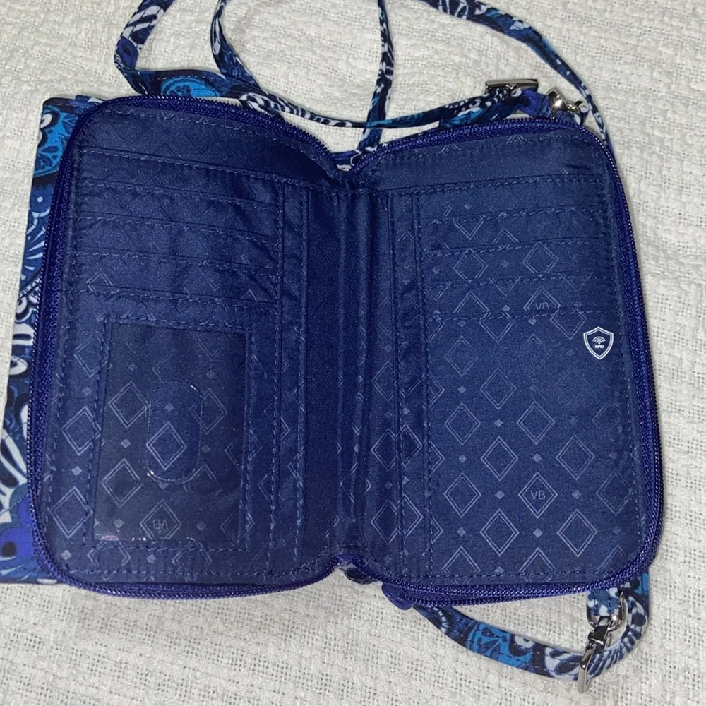 Like new Vera Bradley floral 3-in-1 Crossbody